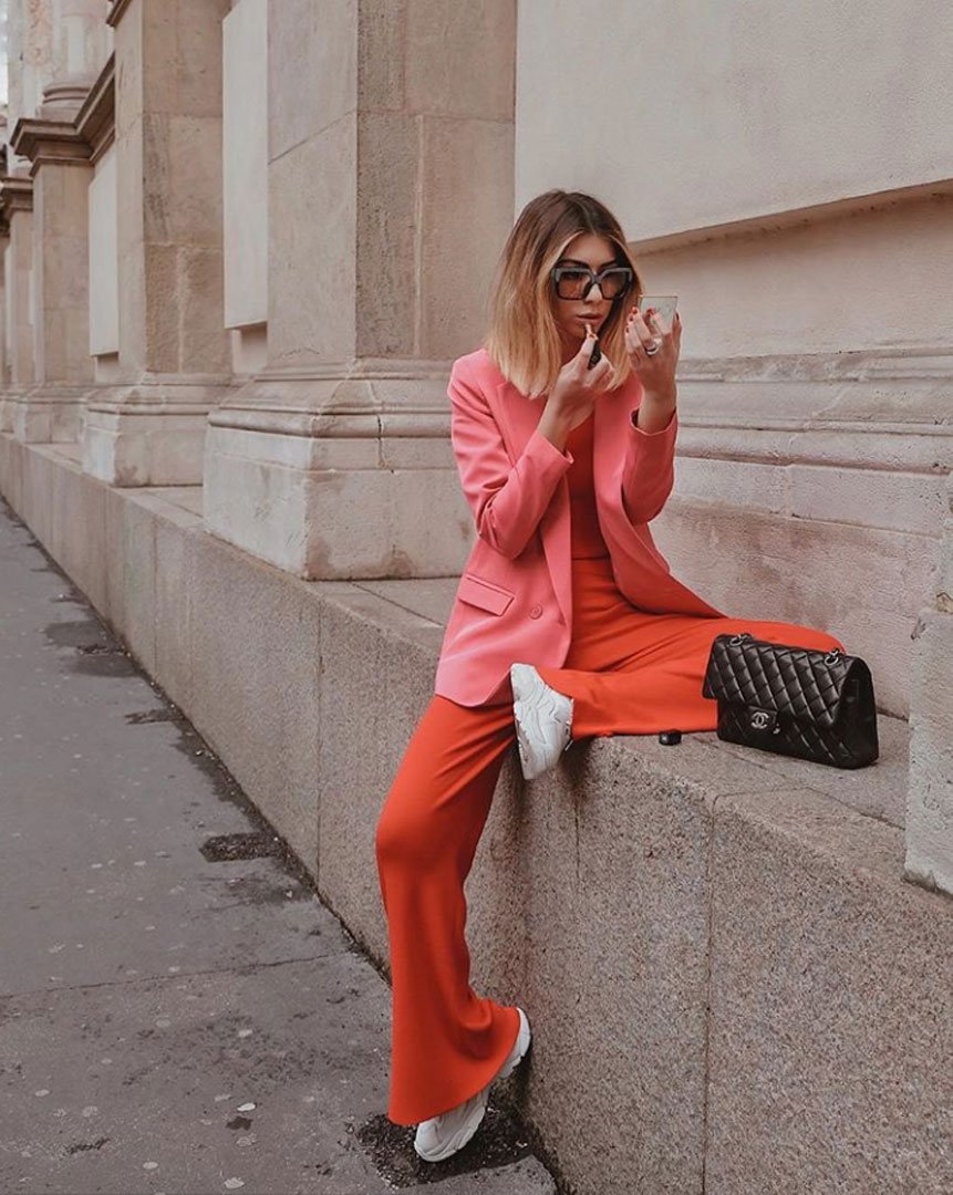 AshFootwearUK's tweet photo. We love how #ASHGirl @aliceperrella styles here Addict Trainers in Off-White
Shop the style now: https://t.co/SQrYWOptdH #ASHAddict #ShoeOfTheDay https://t.co/XUmgd3rT1g