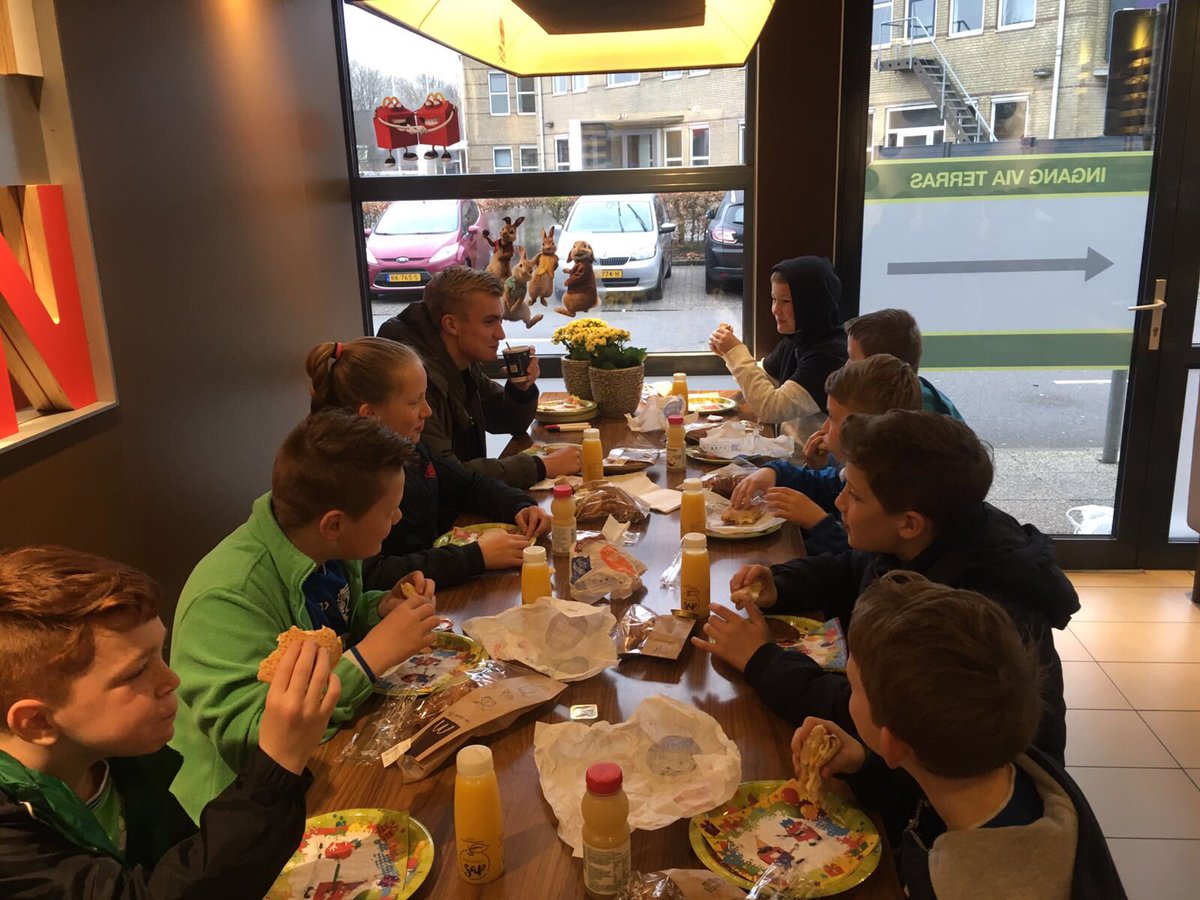 RickArends12's tweet photo. Teamontbijt met @SCStadskanaal JO11-4 bij @MacStadskanaal https://t.co/00aDcJXidG
