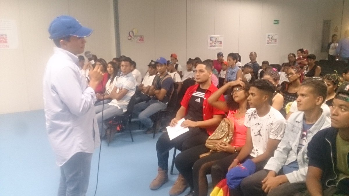 MPV_Falcon's tweet photo. Juramentamos la Muchachada por la Paz y la Vida #Falcón en la @Gbmp_Coro con el Viceministerio @AsuntosDPaz y @JacobGreyPSUV ¡Arriba Juventud Valiente Falconiana! ¡Que Vivan los Jóvenes de la Patria Grande! #FalconEsPazYVida @mimouvargas @NicolasMaduro  @DPazyVida @ori_falcon https://t.co/nSXrOQzhRL