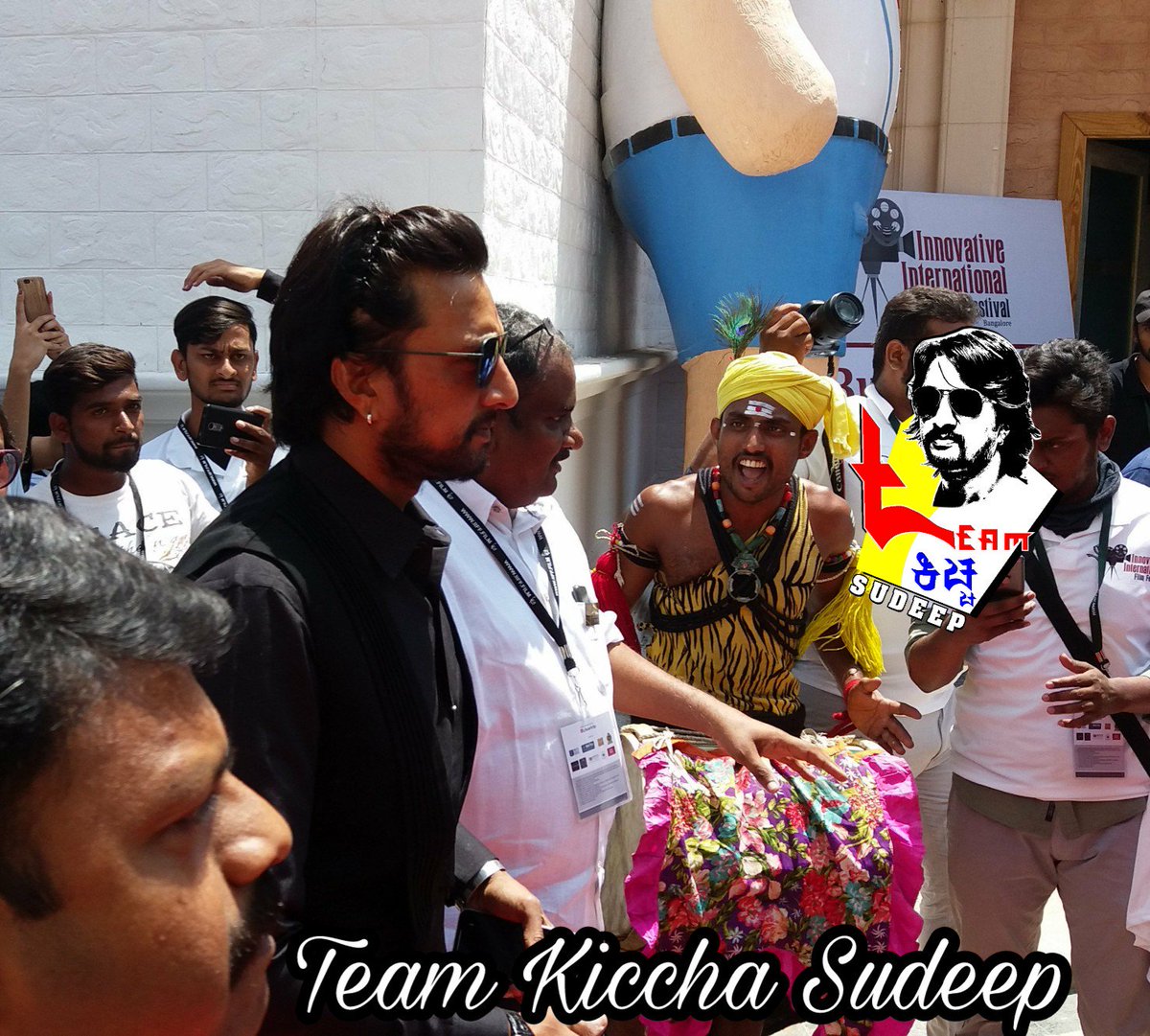 TeamKiccha's tweet photo. Dynamic Entry Of Bigg Boss Kiccha Sudeep 👑

#InnovativeInternationalFilmFestival #IIFF 2018 

@KicchaSudeep @iampriya06
 @IIFFBengaluru @ColorsSuper @Cleartrip @IsraelBangalore https://t.co/FUWU2cAPBs