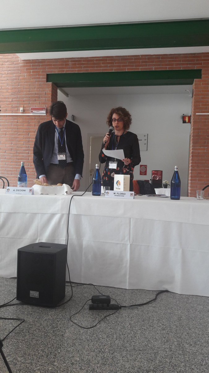difendifuturo's tweet photo. Marta Florio, Presidente dell'Associazione Inchiostro, presenta Alessandro Ciccioni, imprenditore. #PoP18 prosegue con lo #speakinglunch: "L"#Europa? Nella mia esperienza, posso dire che ha un ruolo importante nella quotidiana attività imprenditoriale", racconta Ciccioni. https://t.co/YzTf88kUSN