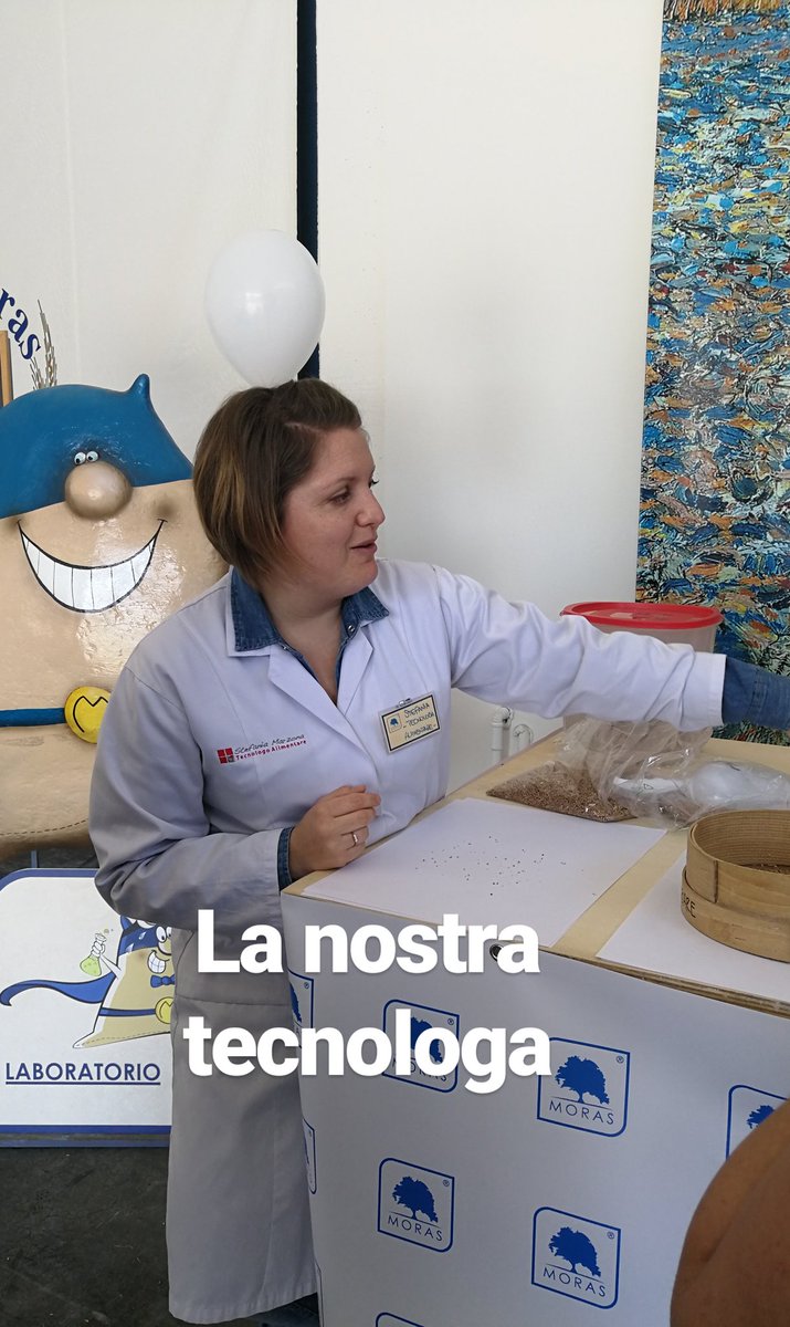 Molinomoras's tweet photo. La nostra tecnologa spiega tutti i controlli che vengono effettuati dall'arrivo del grano #molinomoras #italmopa #moliniaporteaperte #mapa2018 @italmopa_mugnai https://t.co/CXQnJ0zejn