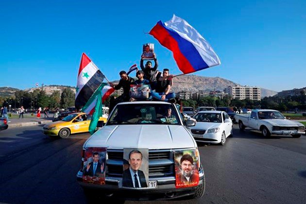 Syrians gather in capital in defiance after airstrikes.  ottawamatters.com/world-news/syr… https://t.co/nfsKpE51zF