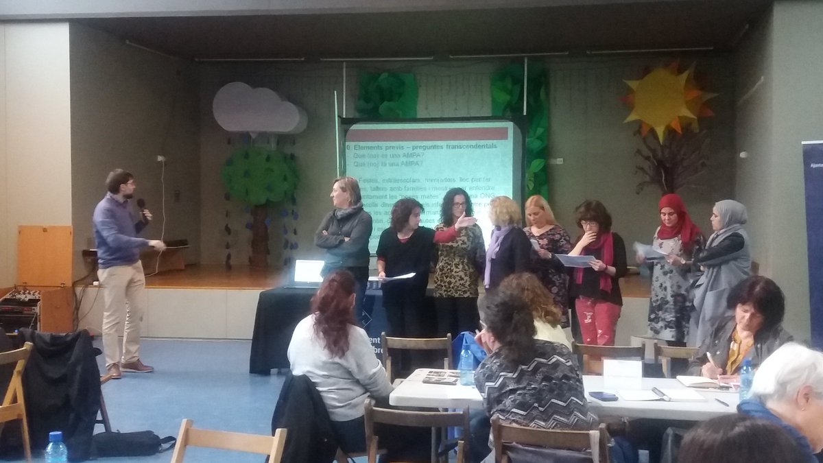 ElPratEducacio's tweet photo. La darrera part de la jornada es centra en la presentació de bones pràctiques com a culminació d'un procés de treball de les AMPA amb l'acompanyament de @ColletJordi #tothomeduca #InnovacionEducativa https://t.co/dD1Ve8WmRF