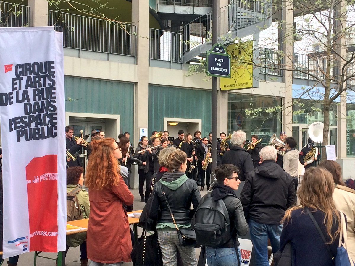 BrunoJulliard's tweet photo. « Quand j’entends mieux je vois mieux » inauguration du premier point d’ouïe officiel de la capitale, à deux pas de la rue watt dans le 13e #artdanslaville #2r2c #paris13 https://t.co/G9OT7xVmhY
