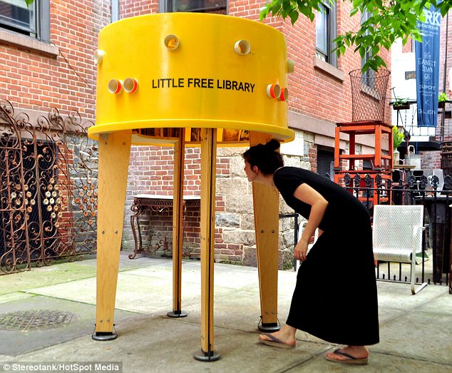 novlrtweets's tweet image. The smallest library in the world has appeared on the streets of New York City – and it has space for just one reader at a time. #NationalLibraryWeek #LibraryFacts