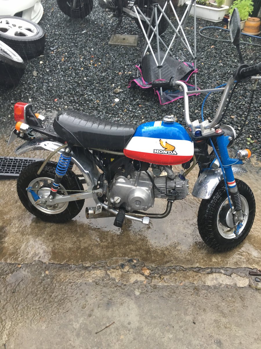 Arupaka 拡散希望 本日バイクの盗難にあいました 40年ほど前のモンキーです 郡山市a3611トリコロールカラーの モンキーです 見かけましたら情報をお願いします