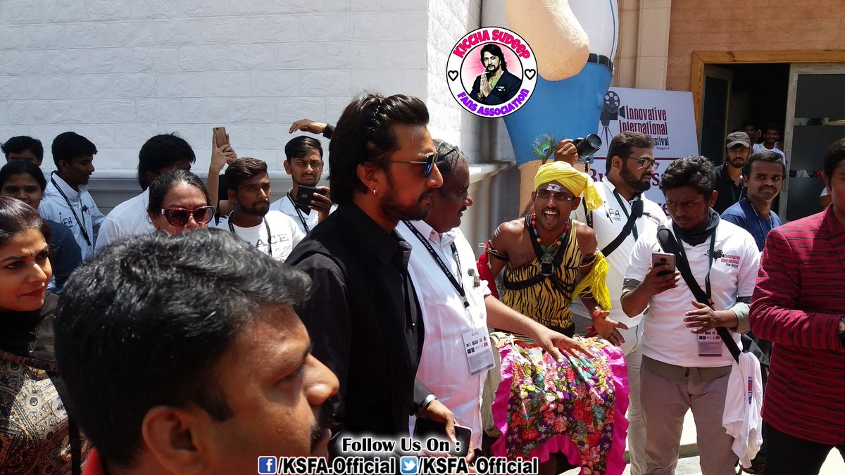 KSFA_Official's tweet photo. EXCLUSIVE Pics: #StylishStar Namma @KicchaSudeep Anna at #InnovativeIntetnationalFilmFestival 😍😍😍
@ifilmcity @IIFFBengaluru

#KingOfStyle #Kicchaism 😎 https://t.co/9Ptm4yiGiW