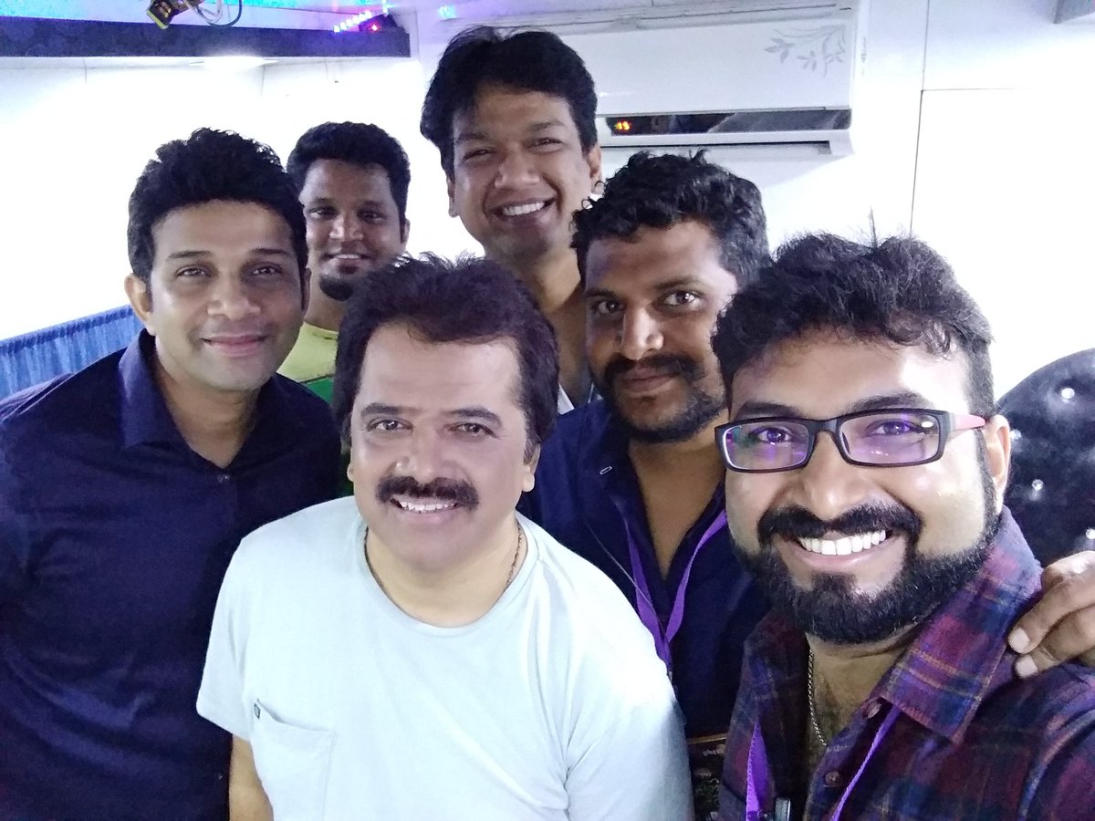 VijayakumarViv2's tweet photo. Few more minutes for  #SRGMPLIVE  #ZeeTamil  @singer_karthik @rvijayprakash @singersrinivas @Nitmen @dinkardeepak @ArchanaChandhok https://t.co/0YiRRCxbgs
