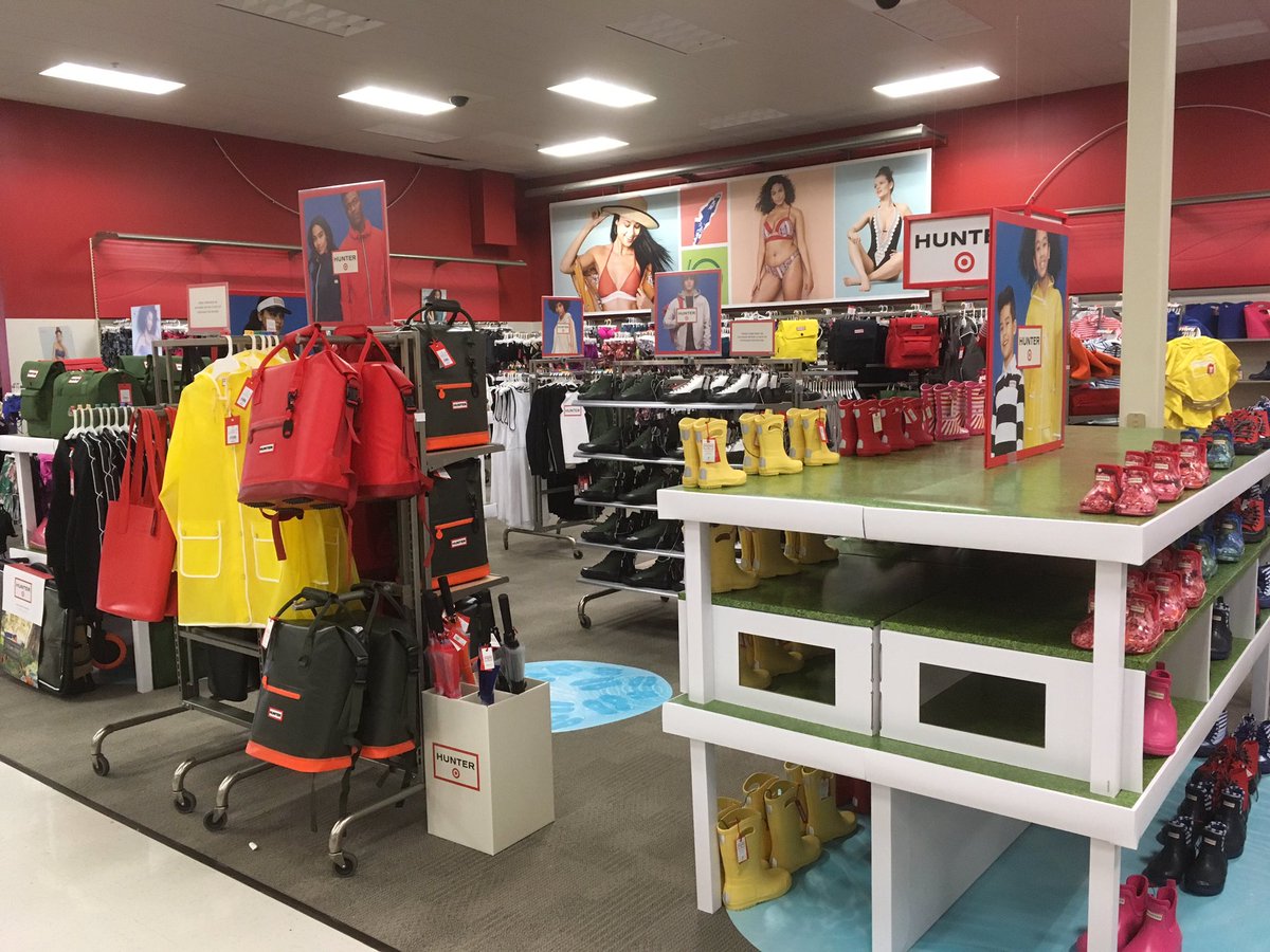 Ready for Hunter in Mays Landing! My team did an awesome job! #hunter #hunterfortarget #gosales #d450targetstyle <a href="/Ashley_T_TGT/">Ashley Thorsen</a> <a href="/apjeff15/">Jeff McCandless</a> <a href="/S2Roche/">Stefanie Roche</a>