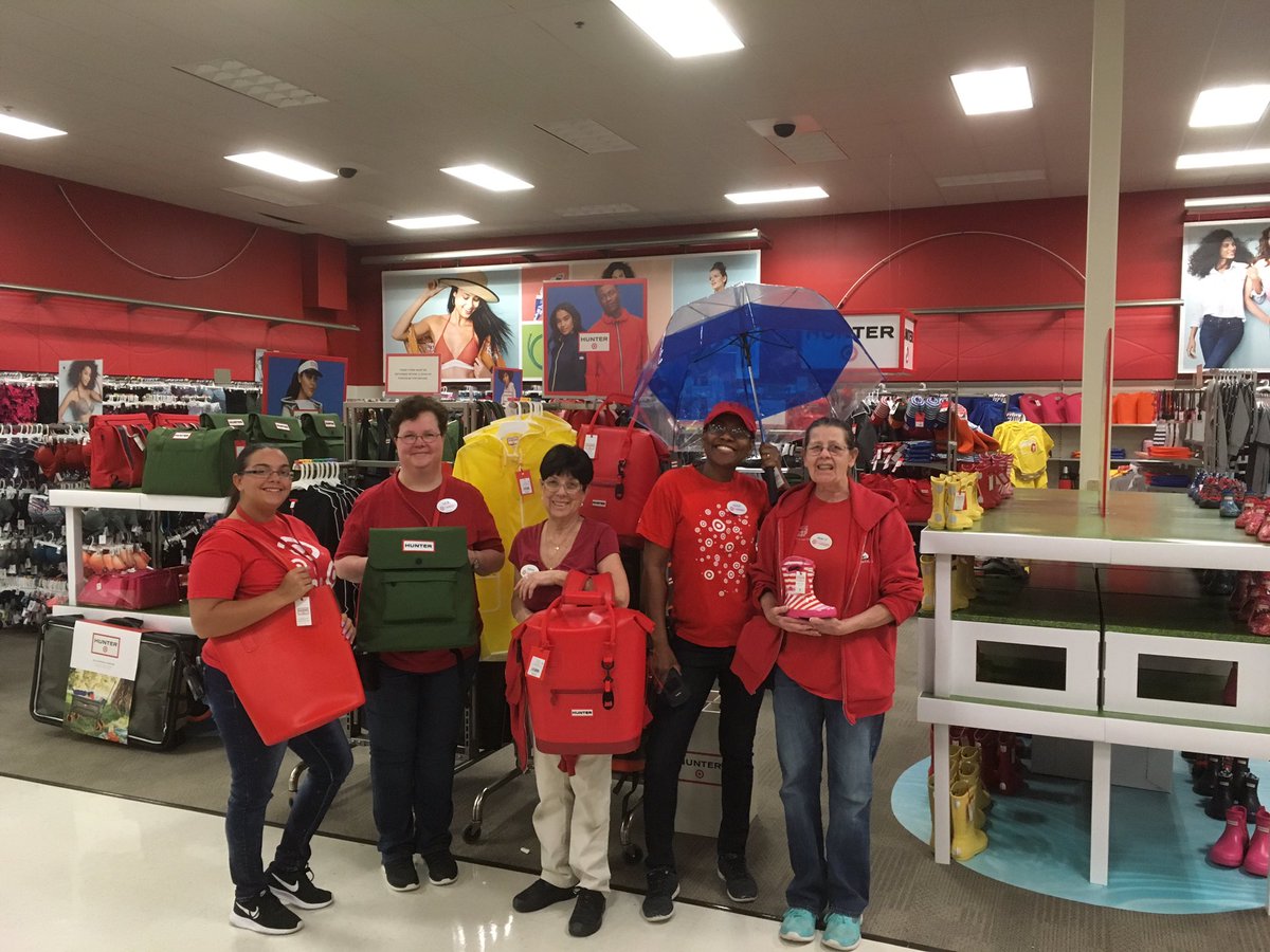 MirelaRad's tweet photo. Ready for Hunter in Mays Landing! My team did an awesome job! #hunter #hunterfortarget #gosales #d450targetstyle @Ashley_T_TGT @apjeff15 @S2Roche https://t.co/C5zayVEaDU