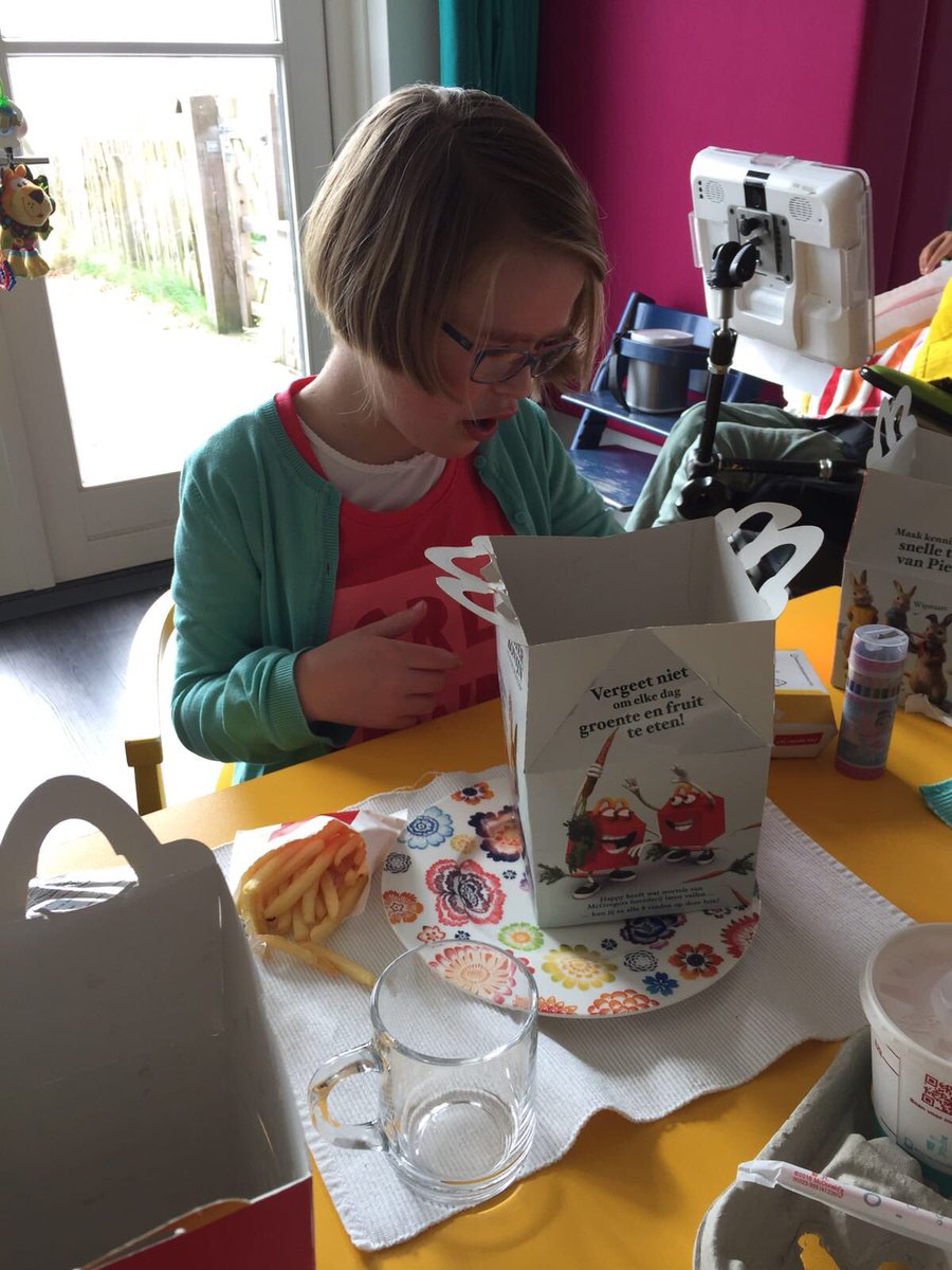 kinderhospice's tweet photo. #freehappymeals van #mcdonaldbarneveld! #dankmac! Wat een #tienerweekend! #kinderhospice #barneveld https://t.co/YjgT8lHYGE