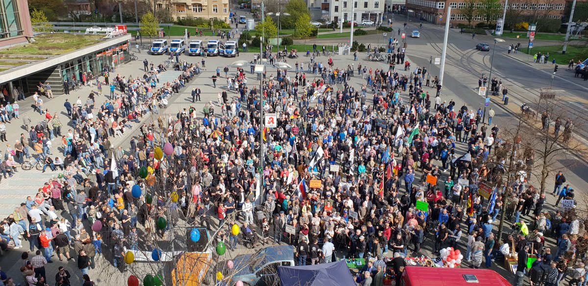 Gestern in #Jüterbog, heute in #Cottbus: Bei Zukunft Heimat demonstrieren zur Stunde nach meinen Schätzungen um die 1500 Menschen. Gestern waren es rund 150. @rbb24 #cb1404