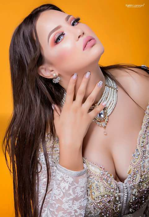 #في_احلامي_اراك
أهل المدينة ويم
بيتك
ايدور حقك ياحبيبي
لوصرت
مغرور مابينه نمشي
وداعتك حيل تعبانين
شفت
شايب من ضحكت طار
لأجلك وصار عصفور
ادري الميت شيحط
اذا الكافور للعدلين
صار مشروب انتكهوا
لخاطر مانشوفك أعذره
هاي الناس بس انت
مامعذور

#حنين_الغرام
#أحمد_سليم