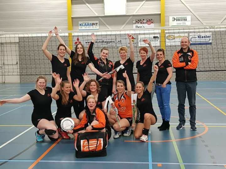 DIOSVolleybal's tweet photo. Dames 1 is kampioen! Dames (en trainer) gefeliciteerd!! https://t.co/dgM7LpbqDb