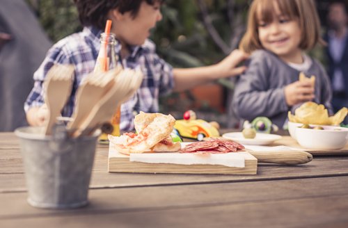 MesQHotels's tweet photo. 😄 Si aquest #capdesetmana el gaudeixes amb la família ❤ , no et pots perdre el pla de la  #VisitUp, la terrassa del @PulitzerBCN. Un pla vermutero 🍡 per a grans i petits amb #música 🎶 i #Dj 🎧 en directe. Descobreix-lo ▶ https://t.co/V9O4lTaTc5 https://t.co/d3aLGCEWOv