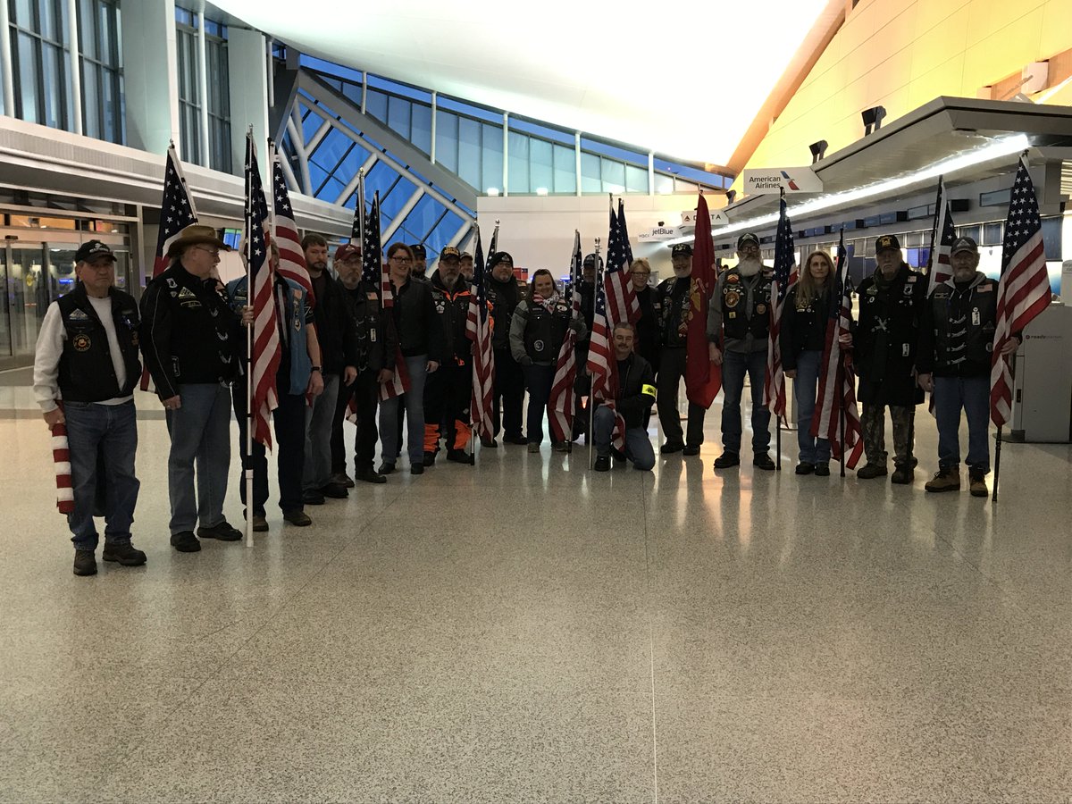 Tremendous send-off <a href="/BUFAirport/">Buffalo Niagara International Airport</a>  this AM for our #Veterans on Buffalo Niagara Honor Flight Mission #6 to #WashingtonDC! #HonorFlightBuffalo 🇺🇸🎗