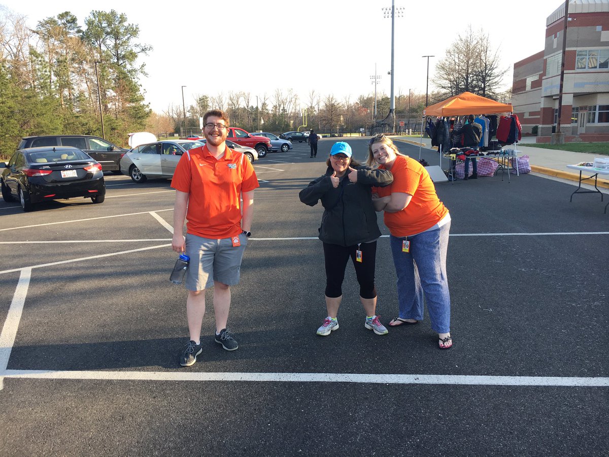 AVID yard sale ready to go at Weatlake high school. Open till noon! <a href="/Westlake_HS/">Westlake High School</a>