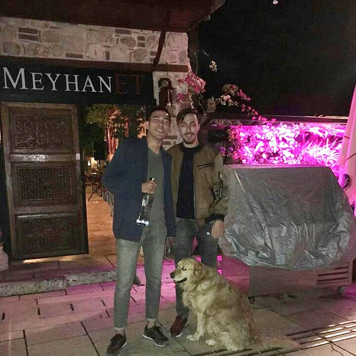 Ceemunal's tweet photo. Kralına çatarım, belaya batarım 
Hapiste yatarım senin için... Dırırırurırırım @emrecanaksu https://t.co/vFM5gu34LK