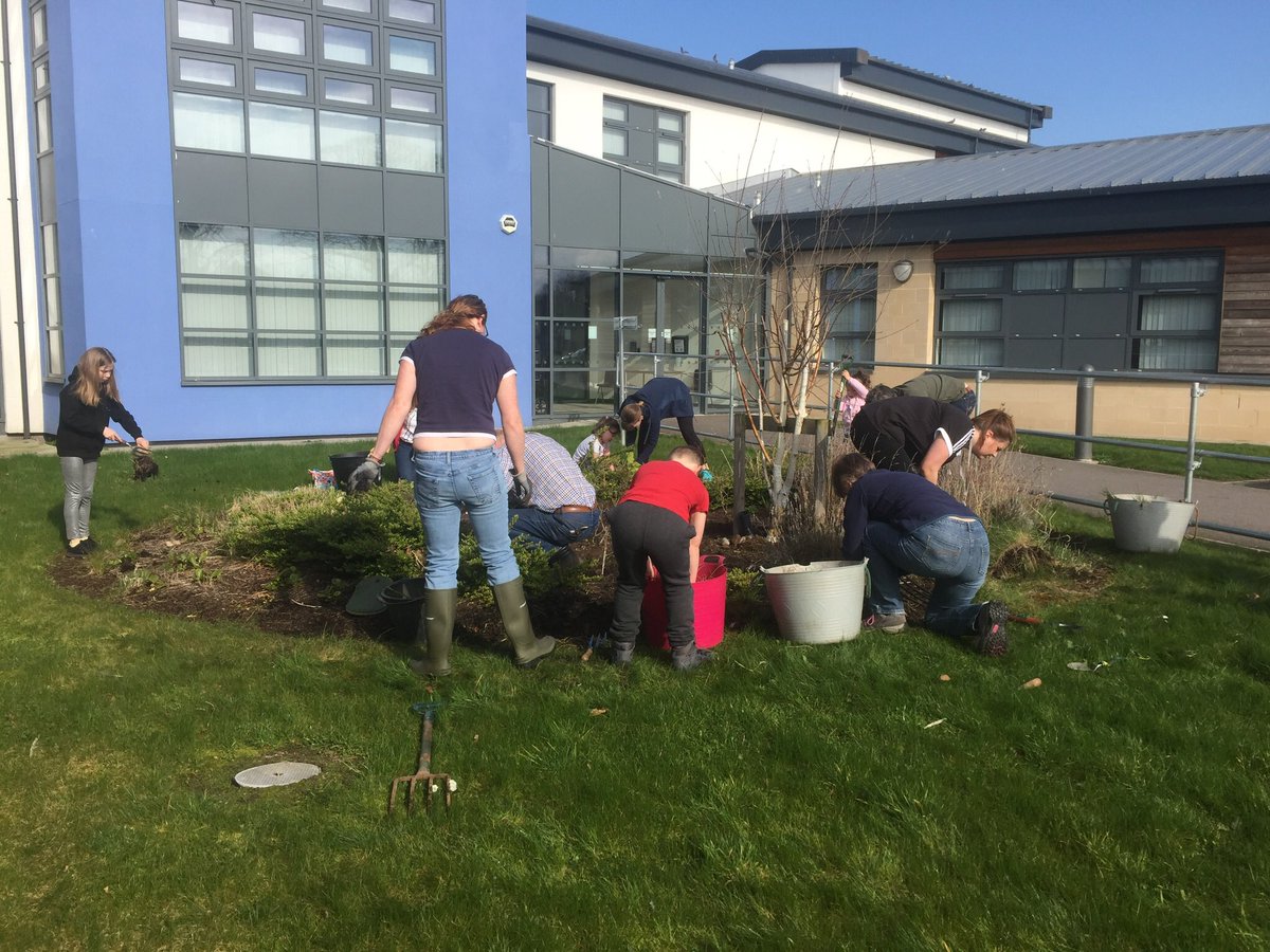 ForresinBloom's tweet photo. Well done to all volunteers who helped at health centre this morning. https://t.co/pxere2v523