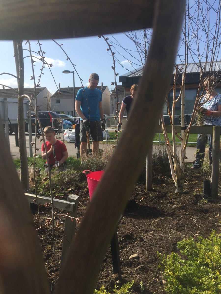 ForresinBloom's tweet photo. Well done to all volunteers who helped at health centre this morning. https://t.co/pxere2v523