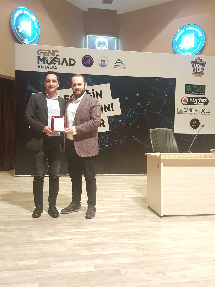 gencmusiadant's tweet photo. Antalya Genç MÜSİAD Başkanımız @mkokcen Bey  konuşmacılarımıza @EmreMetinin @yavuzfettahoglu plaketlerini takdim etti.
Konuşmacılarımıza katılımlarından dolayı teşekkür ederiz. https://t.co/oCbUdON9vk