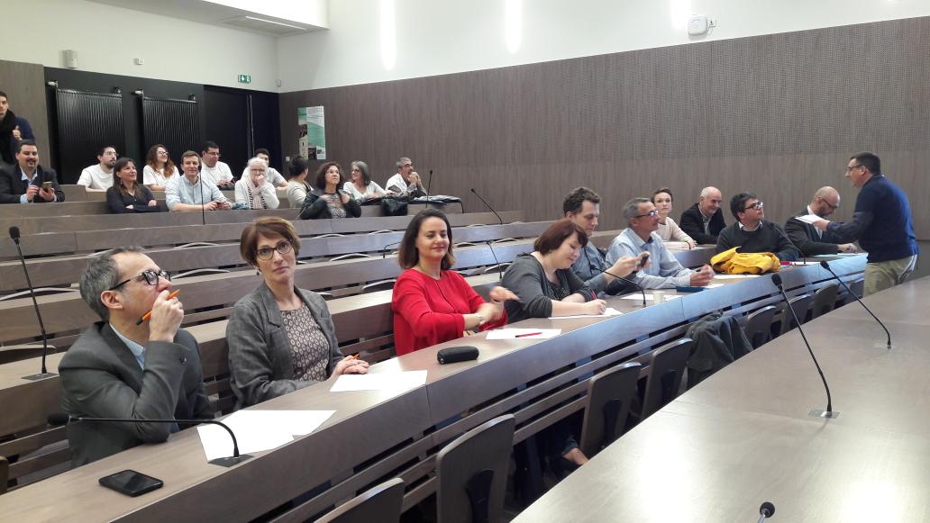 laurent_hamon's tweet photo. #OrientHackathon2018 c'est part pour les pitchs en vidéo. Chaque équipe présente son projet https://t.co/dqJwVUgucK