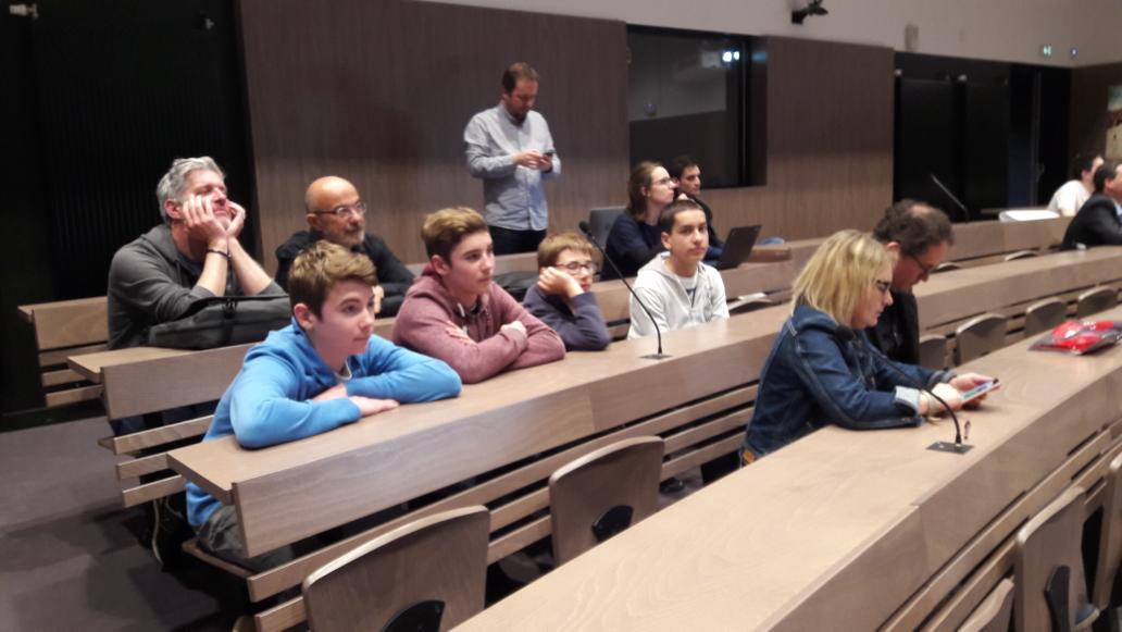 laurent_hamon's tweet photo. #OrientHackathon2018 c'est part pour les pitchs en vidéo. Chaque équipe présente son projet https://t.co/dqJwVUgucK