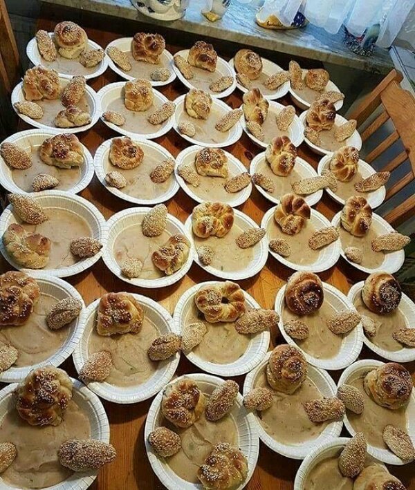 اليله 27 من رجب وهي من الليالي المتعارف عليها عن العراقيين لتوزيع ثوابات ع روح امواتهم 

الله يصبر كلوبهم .. الله يرحم امواتنا اجمعين..  الله يرحم شهدائنا وكل من سبقنا الى الدار الاخره.… .