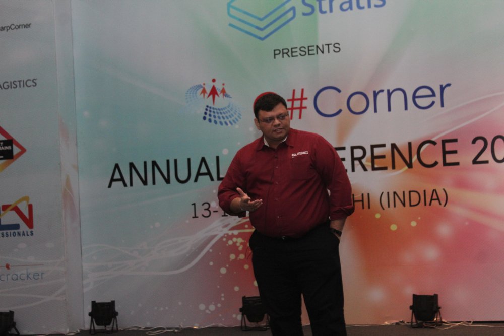 CsharpCorner's tweet photo. #CsharpCon18 Day2 #DataScienceTrack - @pinaldave starts offering #tips and #tricks on boosting #SQLServer performance. A must-attend session! https://t.co/q4vBLEYhZA https://t.co/QO424233Lj
