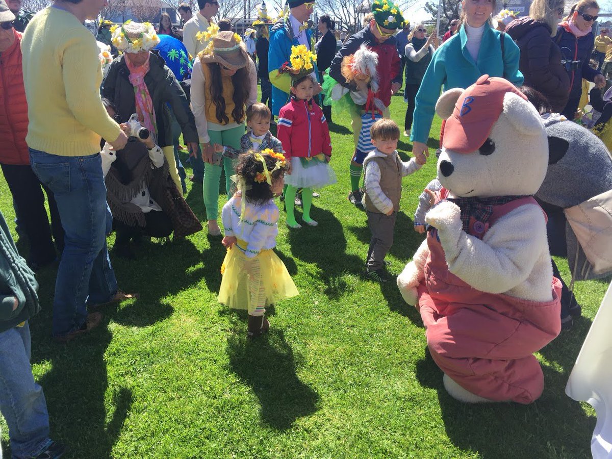 Officially two weeks until #ACKDaffy! We'll be at Children's Beach with @barnabybearack celebrating the Children's Events all morning long. Enjoy this #Throwback pic #FamilyTravel #FamilyTime #DaffodilFestival #NantucketDaffodilFestival #GardenShow #Daffodils #NewEngland