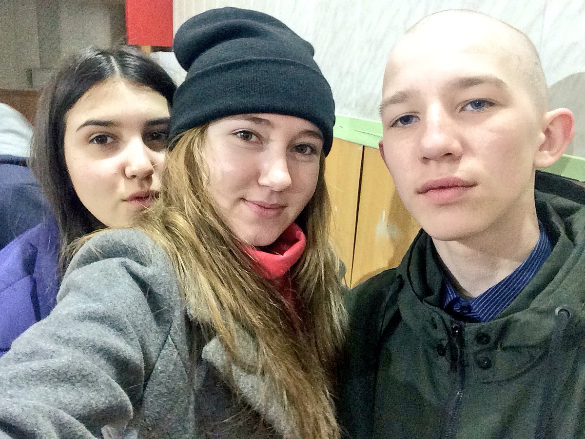 Endless_Univers's tweet photo. А вот этот лысый пацандре 😂Когда то был с огром��ой шевелюрой на голове,но на одной из репетиций поспорил с командой на то,что если мы занимае�� 1-ое место то он побреется налысо😂😏Не верил зая,вот и теперь ходит с голой головой😂😏❤️
За то: #МужикСказал😌
#МужикСделал✊🏻 https://t.co/i719QcALym
