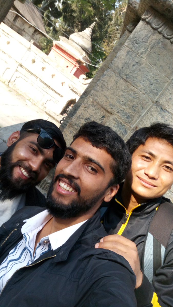 cucaljr's tweet photo. #2_Idiots 
  With 1 black n yellow intellectual Boy 😀😀😀 https://t.co/zHW1VyvRV4