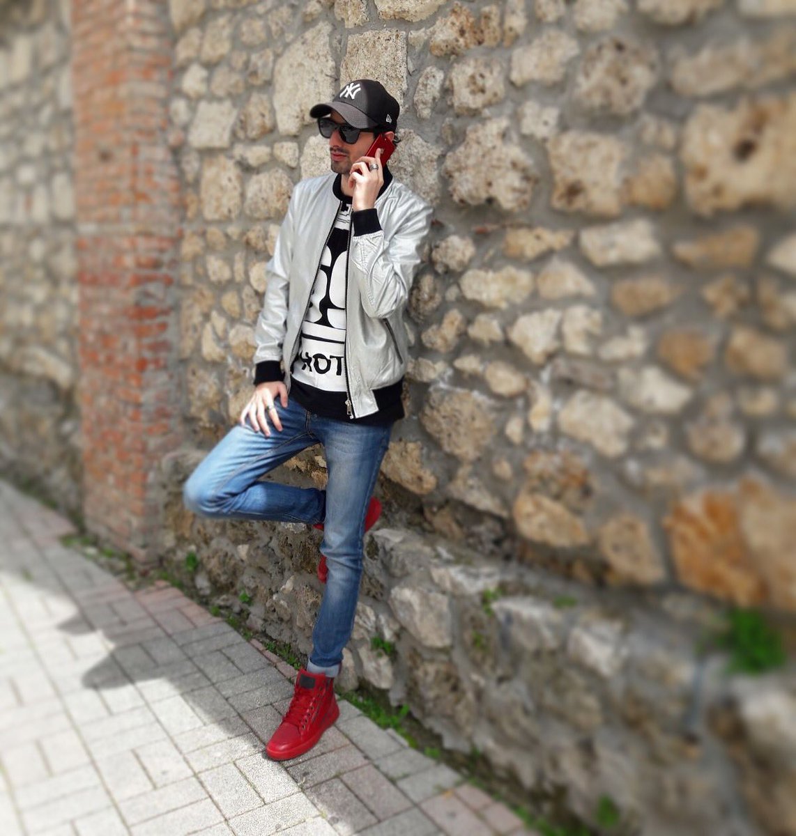 stefancrisan's tweet photo. La vida no trata de encontrarse a uno mismo, sino de crearse a uno mismo. #picoftheday #neweracap #hawkers #iphone7red #menstreetstyle https://t.co/N1hrzf91k5