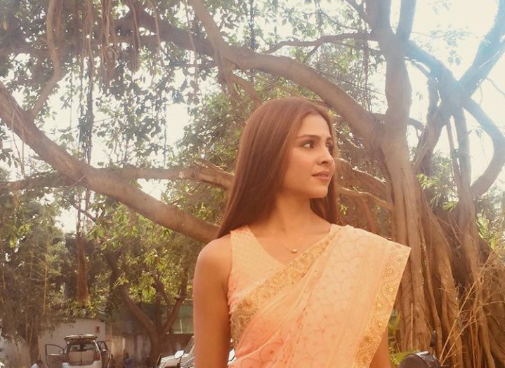 ManasiSalviFC's tweet photo. She's unstoppable beauty! How gorgeous does this new hair color look on her. ❤😭

#ManasiSalvi #BehindTheScenes #TVC #ComingUpSoon 
~ Posted by M on IG. https://t.co/ieRRbZ4vu3