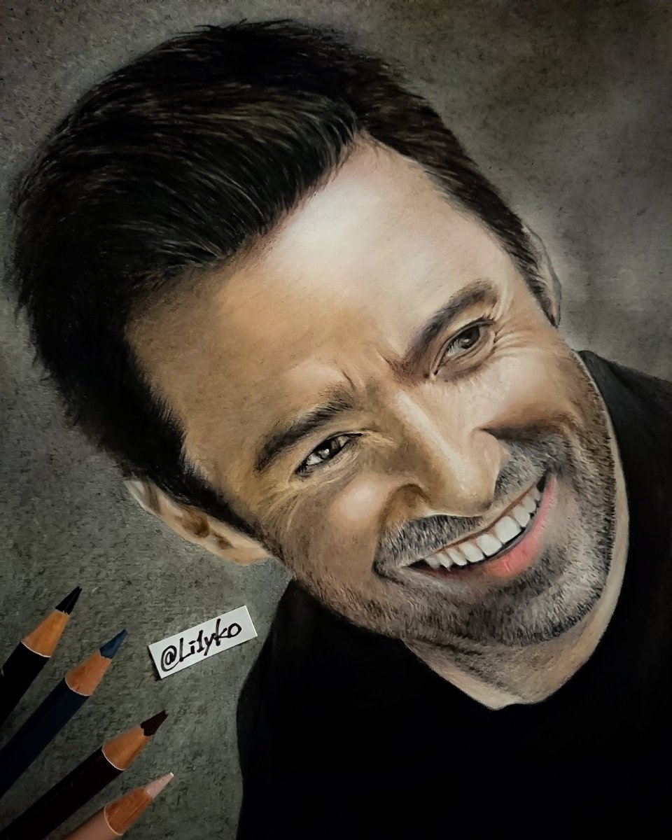りりぃさん スマホの画像整理してたら 完成を載せようと撮った画像の中に物凄い笑顔 高速で通り過ぎるヒュージャックマンの残像が撮れてた 撮りたかった画像は右 すっっごいビックリした 色鉛筆 ヒュー ジャックマン