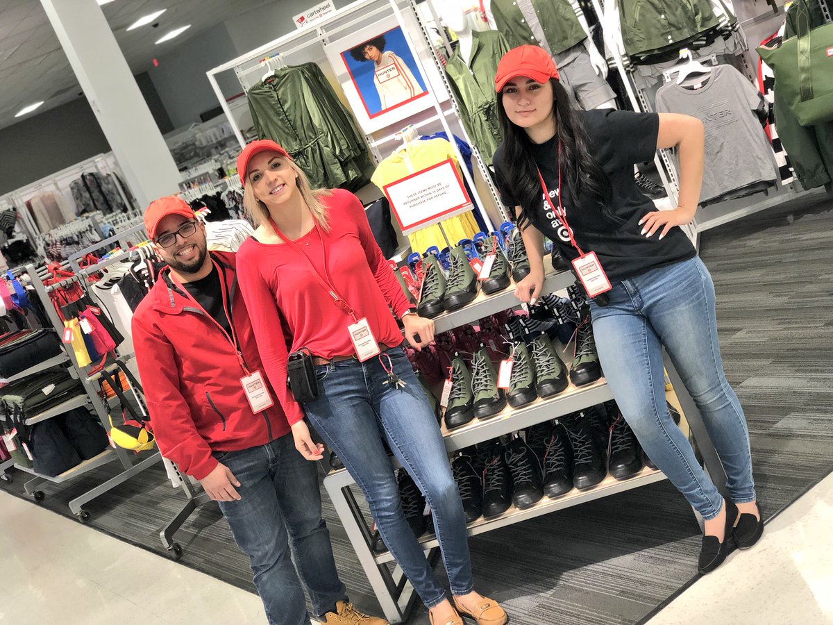 First brand launch as visual merchandiser for T3236 ✔️! We recieved lots of product for a flex format, but it still deserved the best! #HunterxTarget #smallbutmighty