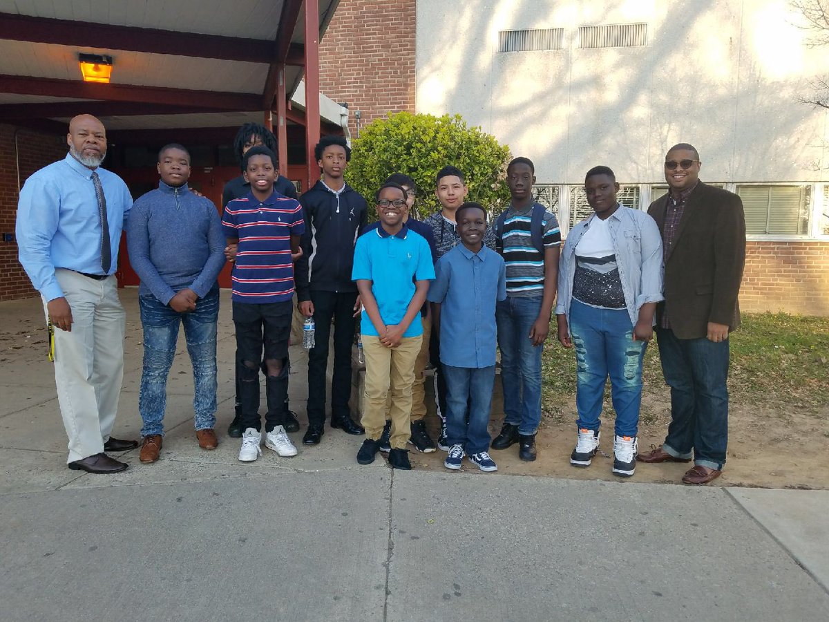DrHobbsLeads's tweet photo. 2018 #GameChangers conference with my young men @_EBLMS! #changethenarrative #leems #GameChangersconference https://t.co/4AybsoSZo9