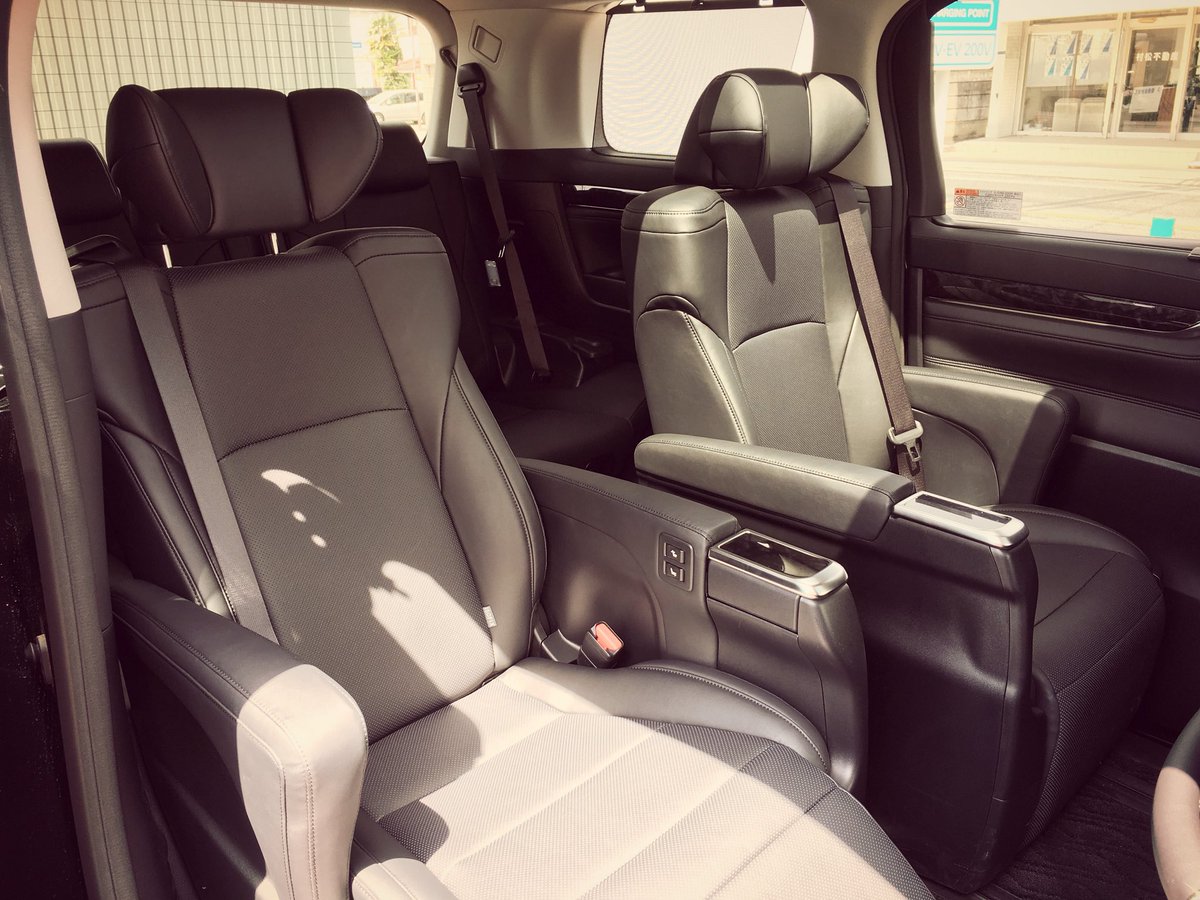 Ybs 山梨放送アナウンサー 公式 Twitter ನಲ ಲ 吉岡です 今回は トヨタ アルファード を紹介 3代目となる大人気の最上級 ミニバンは更に迫力ある顔に変貌 注目は2列目のキャプテンシート ビジネスクラス並みの乗り心地をお試しあれ 協力 山梨