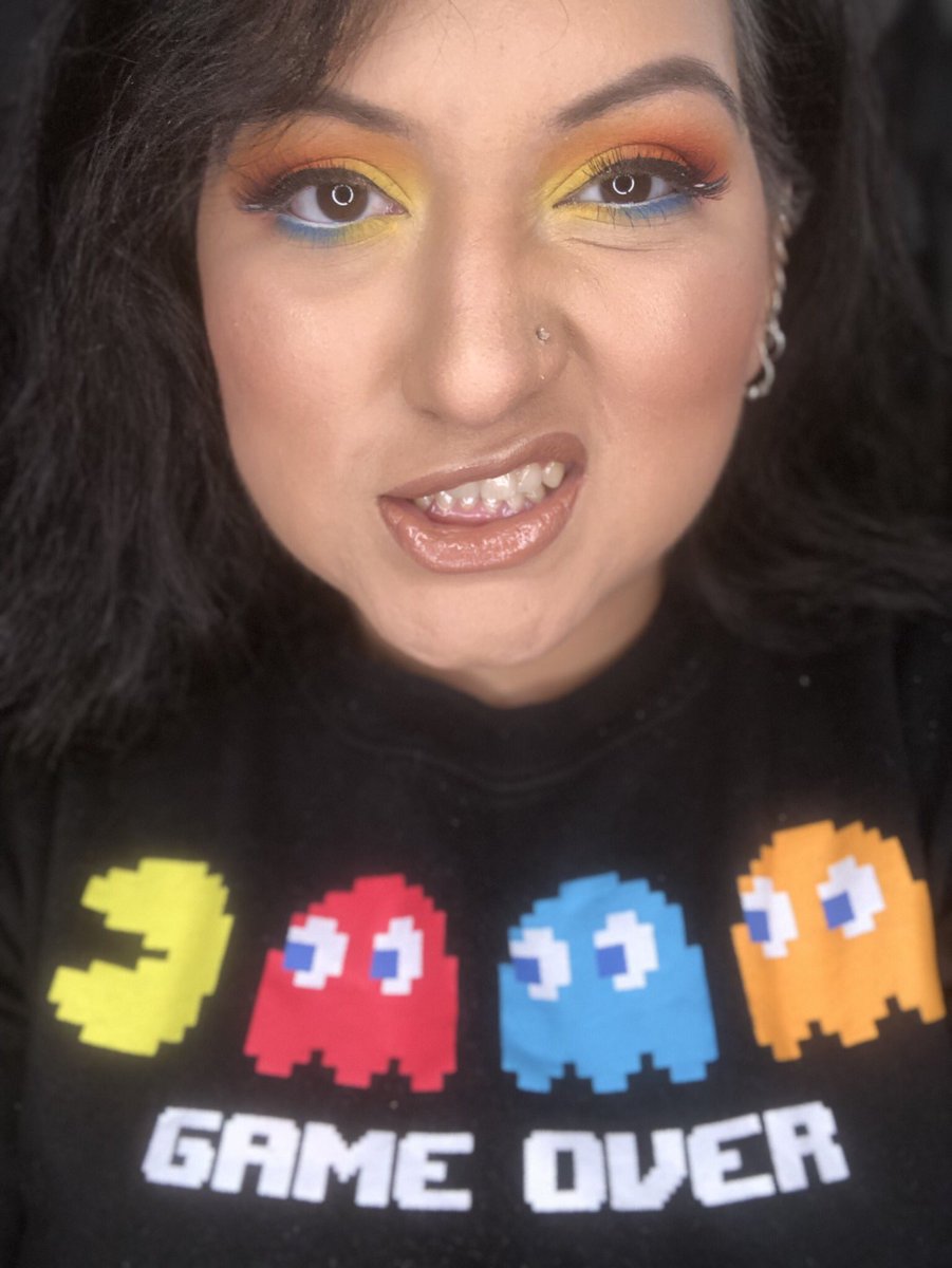 ehmzee_'s tweet image. Good morning, I’m not messing around today. #GameOver #Pacman #IMATS #IMATSNYC used mostly @sugarpillmakeup &amp;amp; a bit of @KATVONDbeauty pastel goth on my eyes.