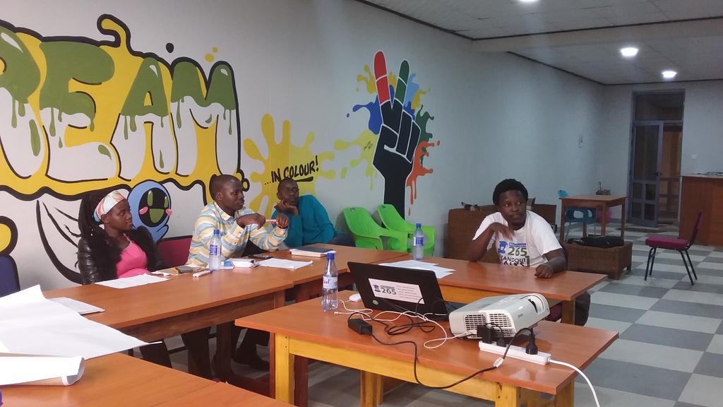ELivelihoods's tweet photo. Q&A on #problemtree #groupwork
#menstrualhygiene #opendefeacation
@chimwemwepaul @cisemalawi @mfulirwa @ChikusiDonald @wezpru18 @madamwenda31 https://t.co/Rez5CxK1k8