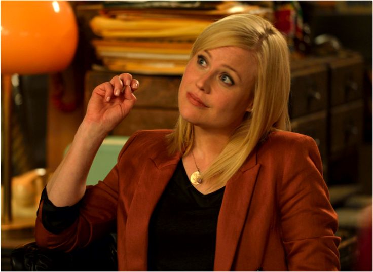 AlamedaDowning's tweet photo. Shane is judging you super hard because she hear you hadn't voted in #MailboxMadness2018 yet today. You do know you can vote once per device, per day, right? https://t.co/h0pTua5pN7 #Postables #ADblog @hallmarkmovie https://t.co/eQJOjAYqdv