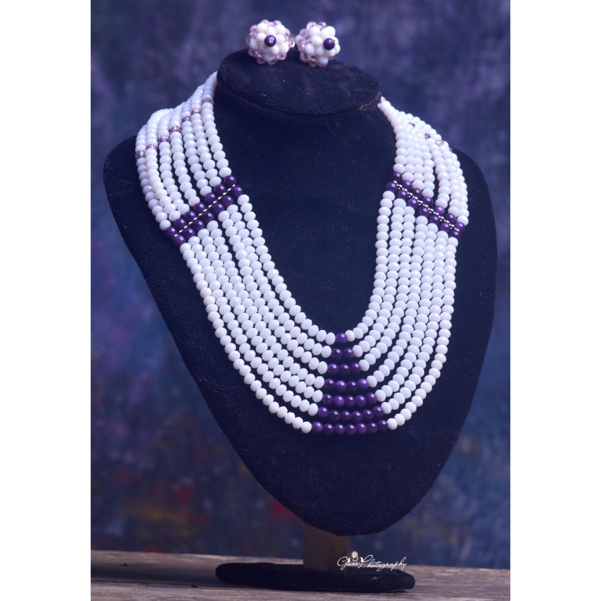 guzeartworld's tweet image. Product shoot for @sijuogemakeovers
Photo by @guzeartworld

guzeartworld.com

#beads #beadmaker #productshoot #productphotography #guzeartworld