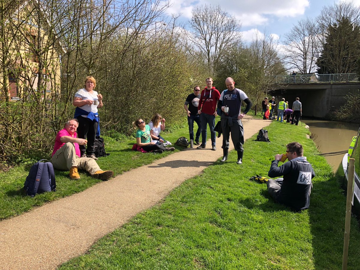 LFJDixon's tweet photo. @LeicaGeoUK All done! Great weather for it, 4 Miles of canal-side cleared - great work team! https://t.co/X8itDFax3p