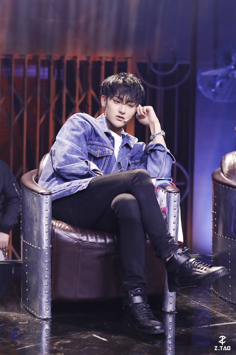 kimhunseason's tweet photo. เป็นหนึ่งคนที่มองยังไงก็ไม่เบื่อ หุ่นดี้ดี.. ชอบความผอมสูง กับหน้าเหมือนหยิ่ง ตาเฉี่ยวๆนั้น #จื่อเทา #黄子韜 #HuangZiTao #ZTAO https://t.co/ylmBVj6HVX