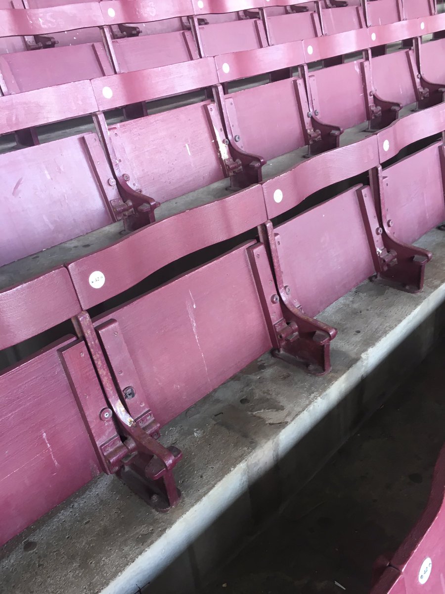 MatthewB1979's tweet photo. Comfy seats here! #turfmoore #awaydays #lcfc https://t.co/XKoSJzTAnG