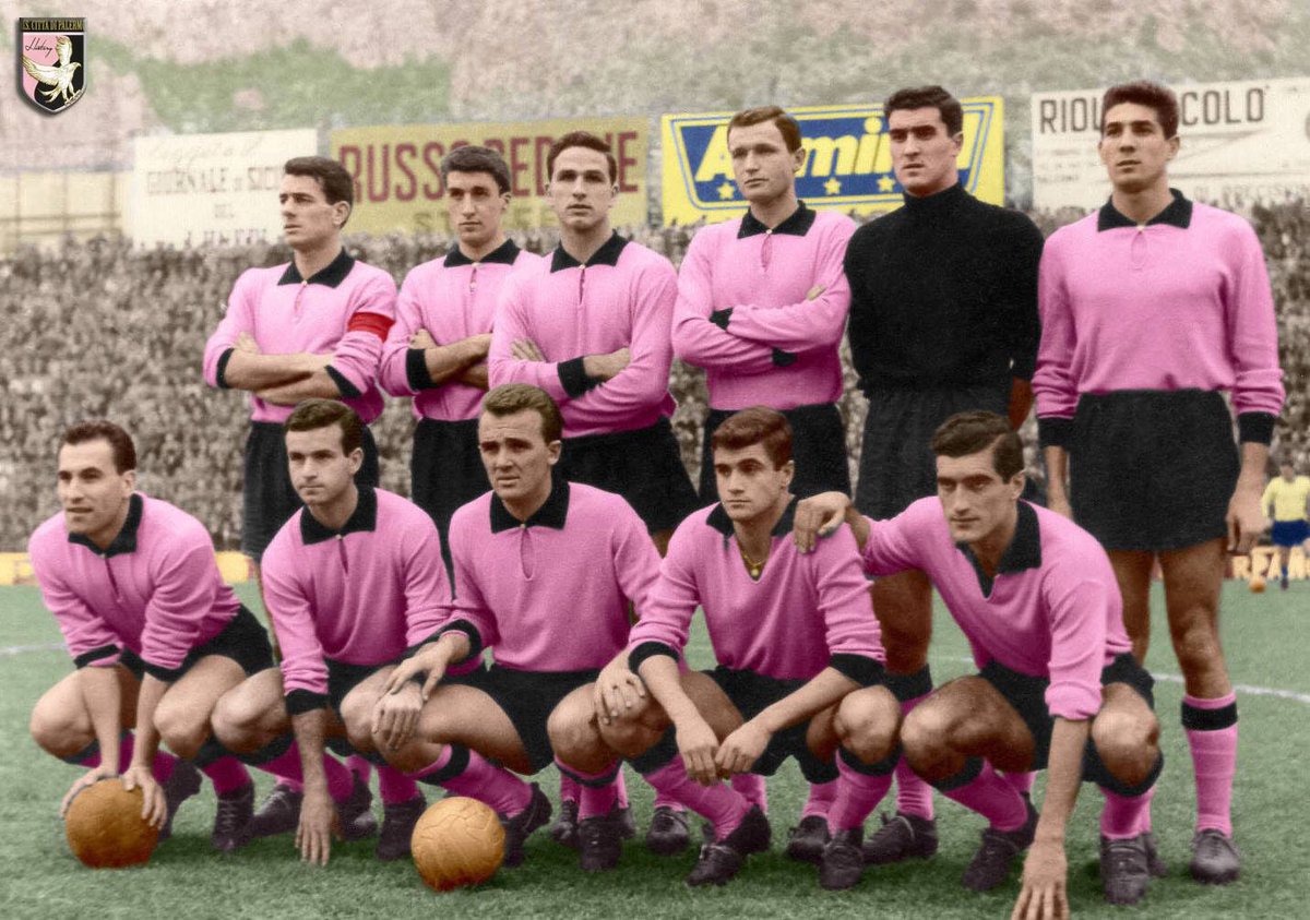 OldFootball11's tweet photo. Photo colorized by #DarioRomano
#USPalermo 1958/59
Serie B: 2°, promoted to #SerieA
Back row L-R:
#Benedetti #Latini #Perli #Malavasi #Pontel #Sereni
Front row L-R:
#Vernazza #Azzali #Piovanelli #DeBellis #Sandri https://t.co/jP8hIdUMpX