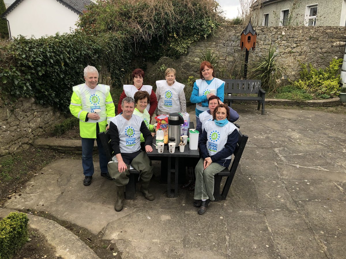 CastleconnellTT's tweet photo. A nice turnout today as we cleaned the Worlds End, Cluain Well and the Forge Road as part of #NSC #SpringClean18 More to collect than we would like. Please put rubbish in a bin or bring it home. Keep our
Village by Shannon beautiful. @LimerickEnviron @AnTaisce_Limk @TidyTownsIre https://t.co/RiHkDTdGS6