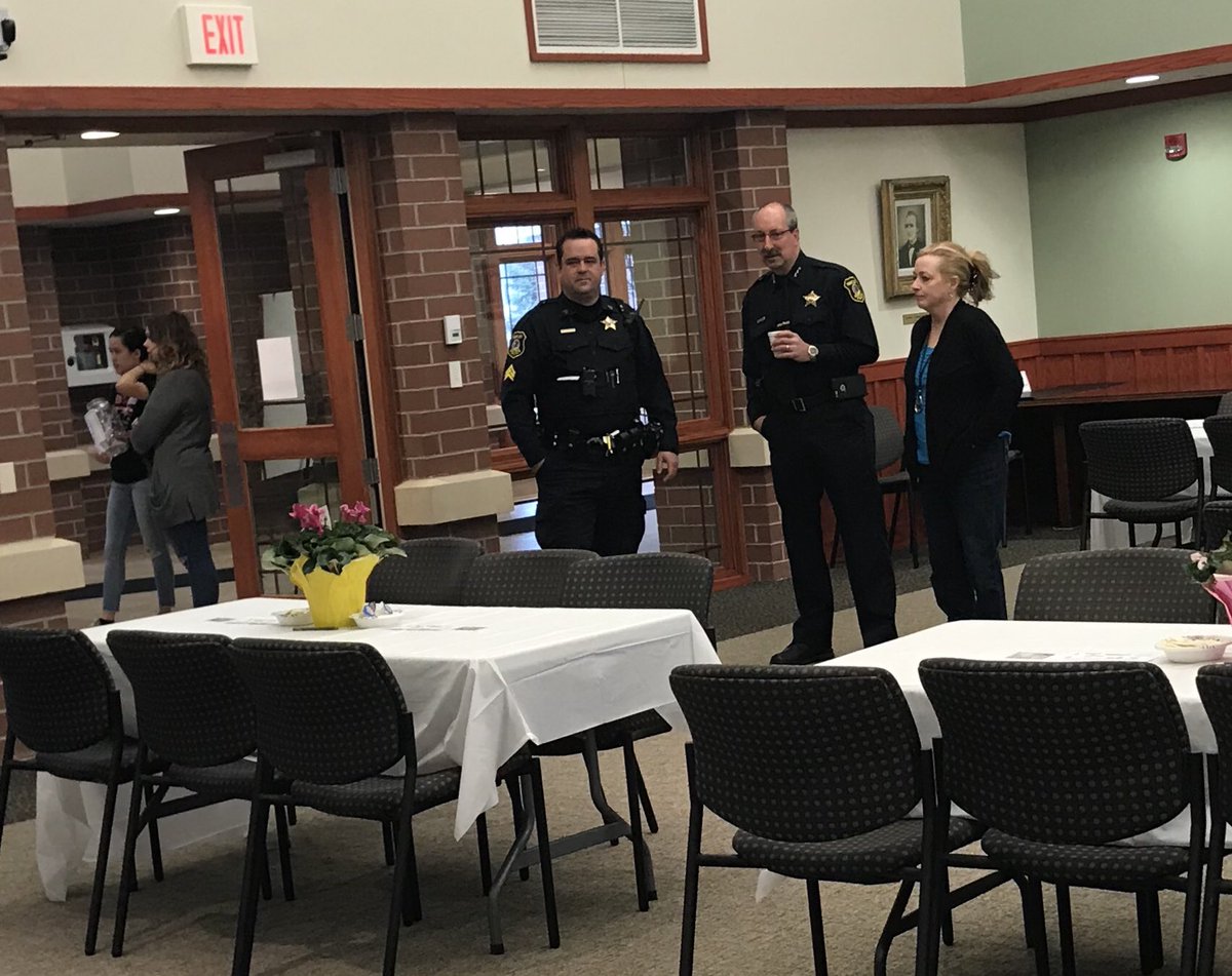Our first honoree of the morning Police Chief Robert Porter and his wife. #Hotcakes4Heroes <a href="/HHSNHS5/">HHS NHS</a>