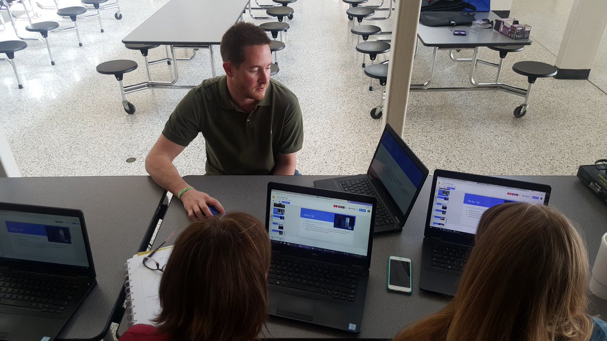 fairmonteslib's tweet photo. @Blackburn_LBMS sharing the top 18 tech tools of 2018. #jcstechleads https://t.co/7Gq46aTSW9